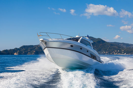 cruiser-yacht
